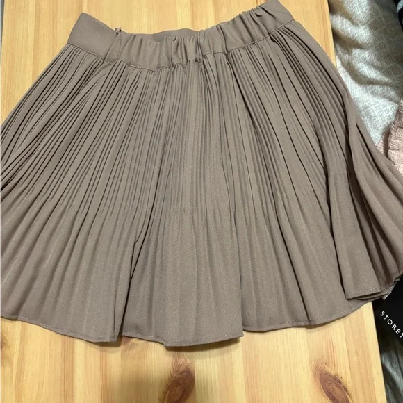 Storets Taupe Pleated Mini Skirt - Picture 5 of 5